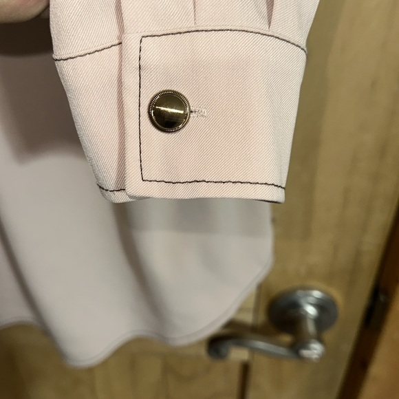 Chic Light Pink Button-Up Blouse - Picture 4 of 5